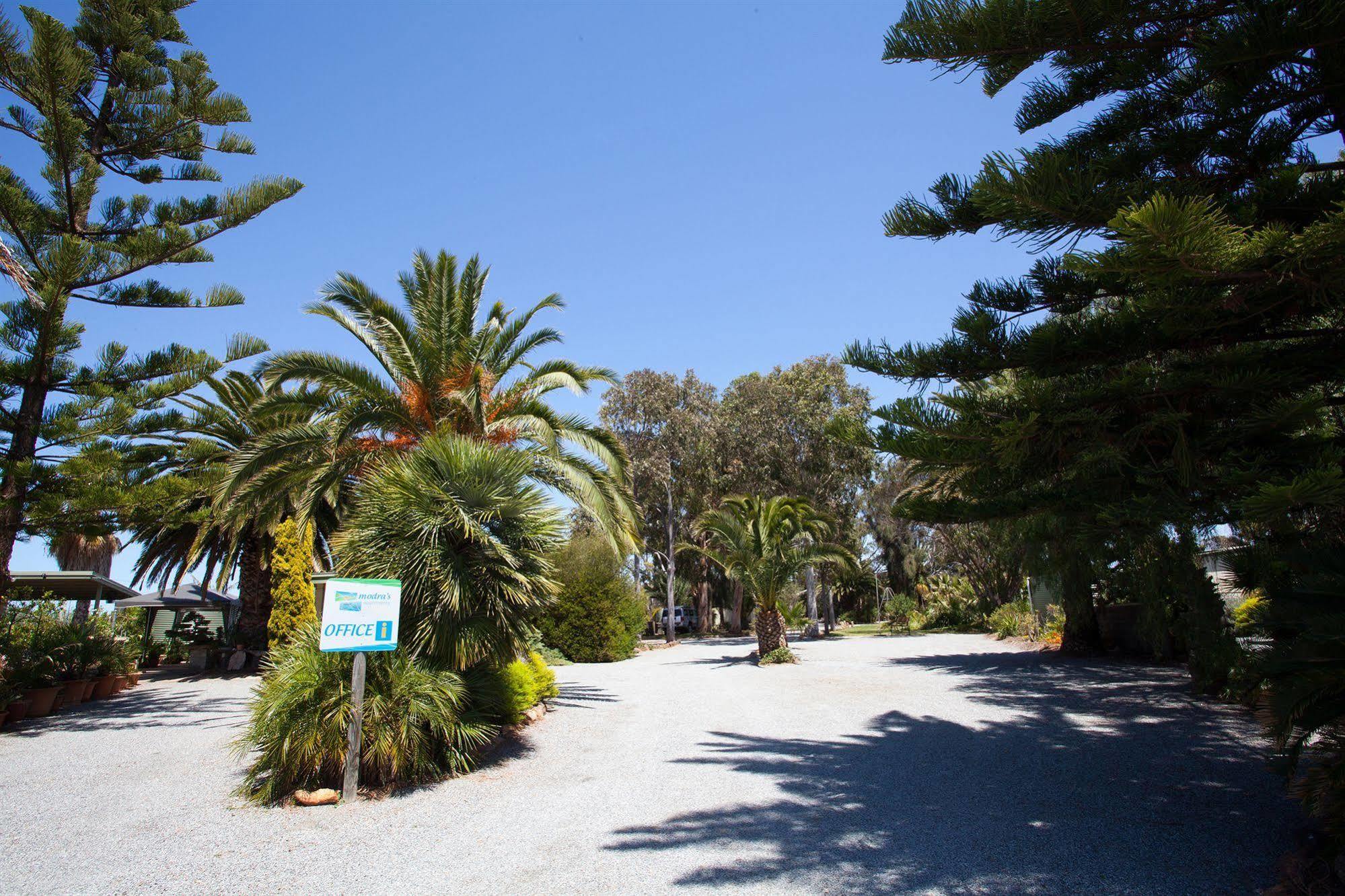 Modra'S Apartments Tumby Bay Exterior photo
